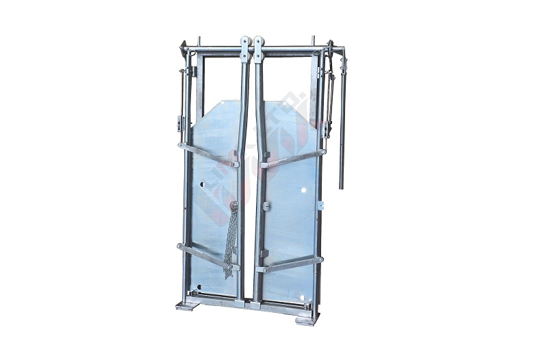 Locking door for cows